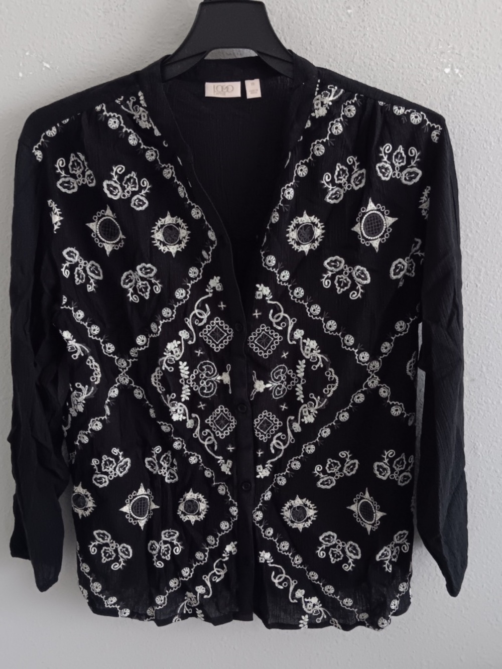 LOGO Lavish by Lori Goldstein Embroidered Button Front Split-V Blouse, Blk Sz XS - Picture 2 of 4